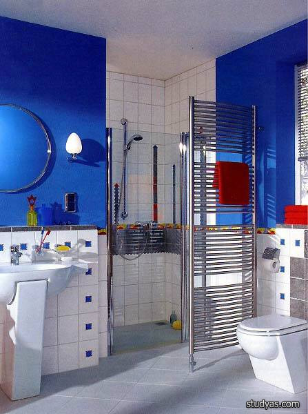 Синий цвет в интерьере ванной комнаты