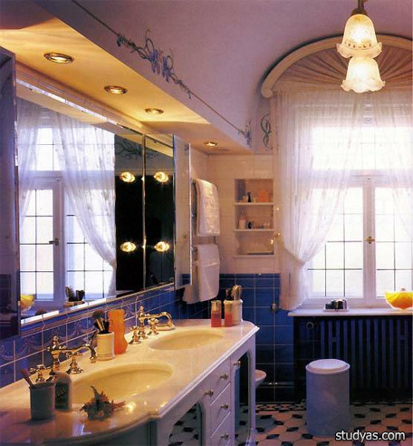 Встроенные и открытые светильники в ванной